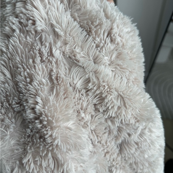 Furry cream / beige jacket - Picture 6 of 7